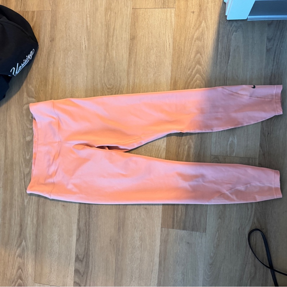 Nike Women's Peach Leggings